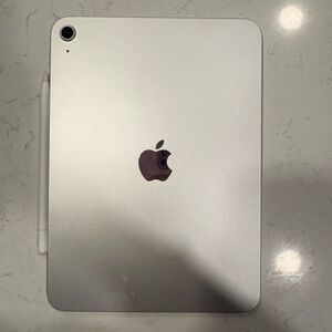 Apple Silver Tablet with Stylus